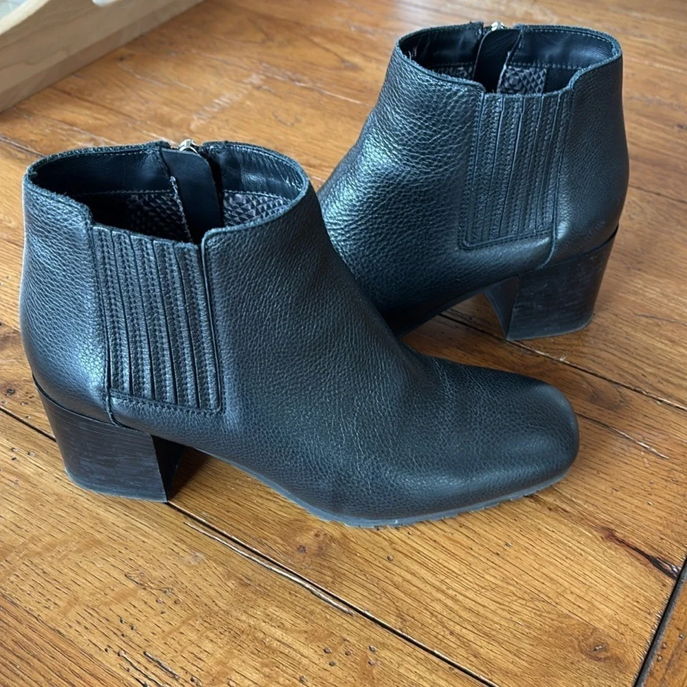 Aquatalia Charlotte Black Pebbled Leather Ankle  Boots Women’s Waterproof Size 7
